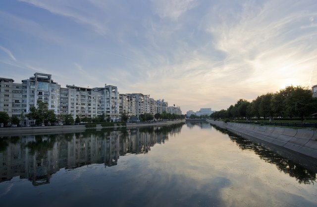 Prețurile locuințelor ating un nou maxim, dar tranzacțiile scad semnificativ
