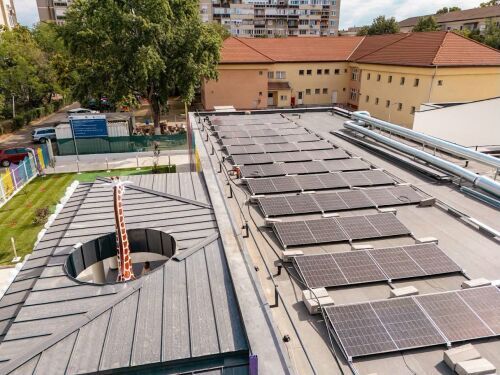 Guvernul alocă 650 milioane euro pentru panouri fotovoltaice și baterii de stocare