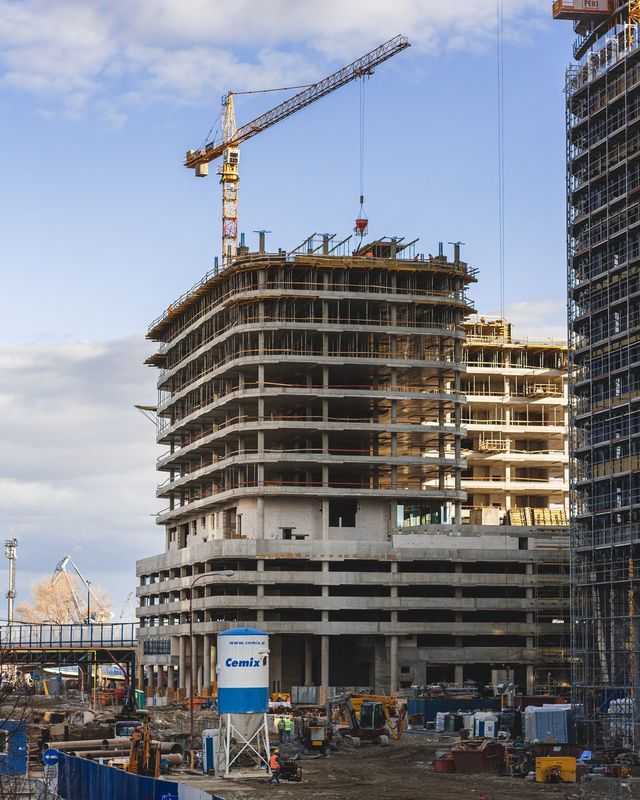 Piața construcțiilor din România: Creșteri record și provocări majore
