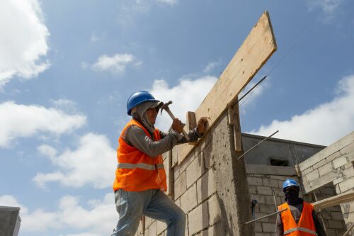 Scadere de peste 15% a numarului de locuinte terminate in primele trei trimestre