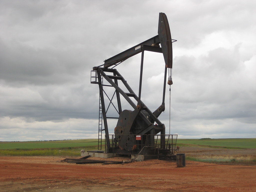 Pretul petrolului scade in perspectiva unei cereri tot mai reduse