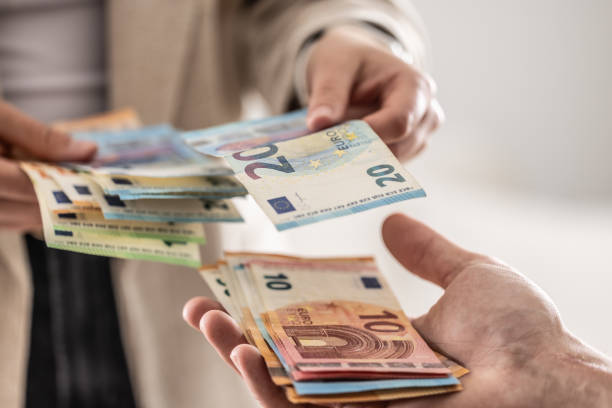 CE aloca fonduri pentru angajatii concediati din Austria si Belgia